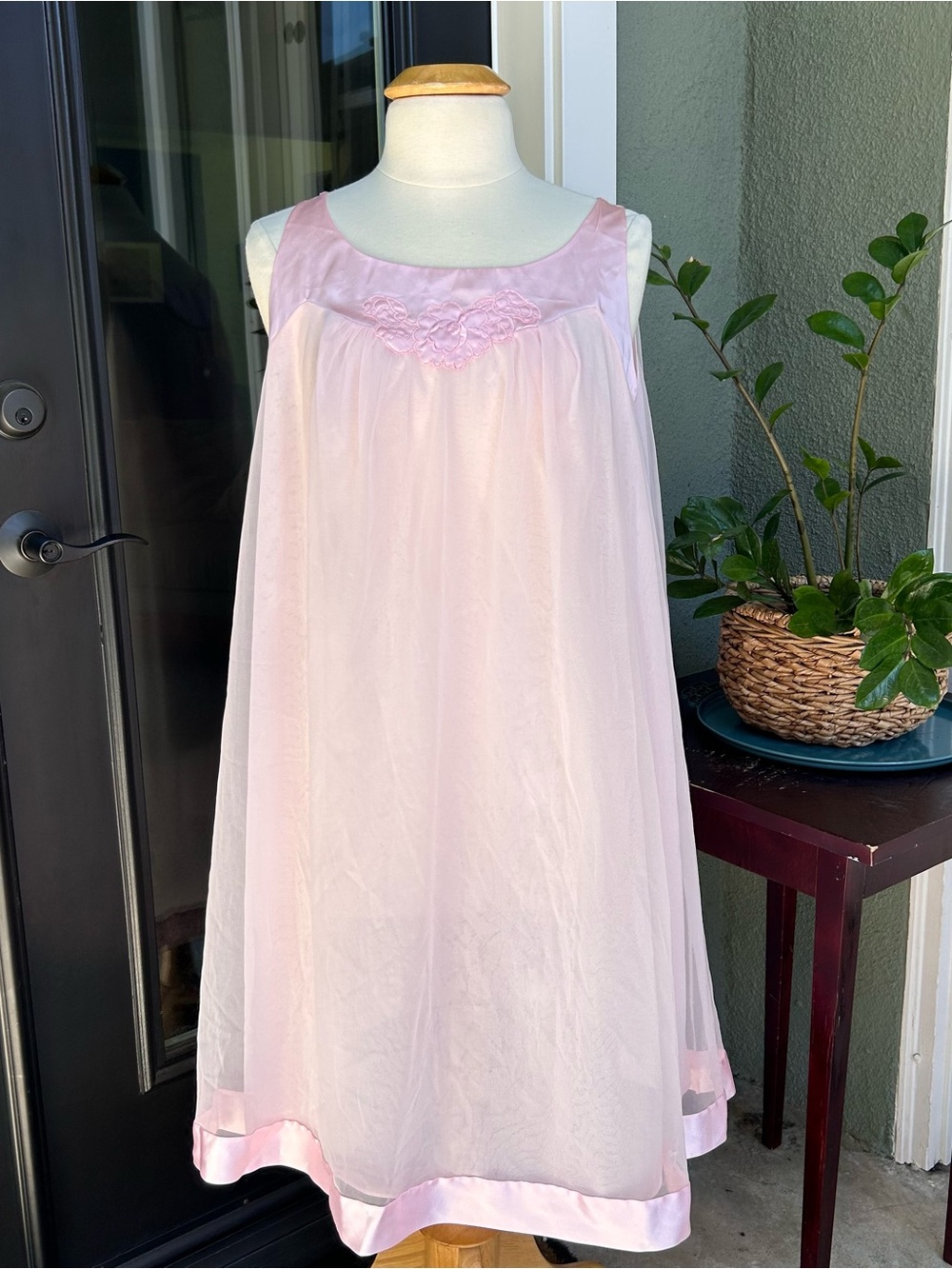 1950s Vintage Gossard Sheer & Satin Babydoll Nightie Nightgown in Pink Size Med